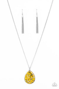 Shimmering Seafloors - Yellow Frame with Shell-Like Iridescent Sprinkles Long Necklace