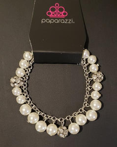 The GRANDEUR Tour - White Pearl Clasp Bracelet