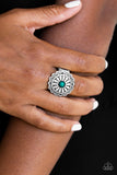 Daringly Daisy - Green - White Stretchy Wide Band Ring