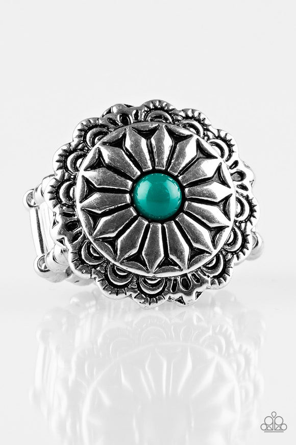 Daringly Daisy - Green - White Stretchy Wide Band Ring